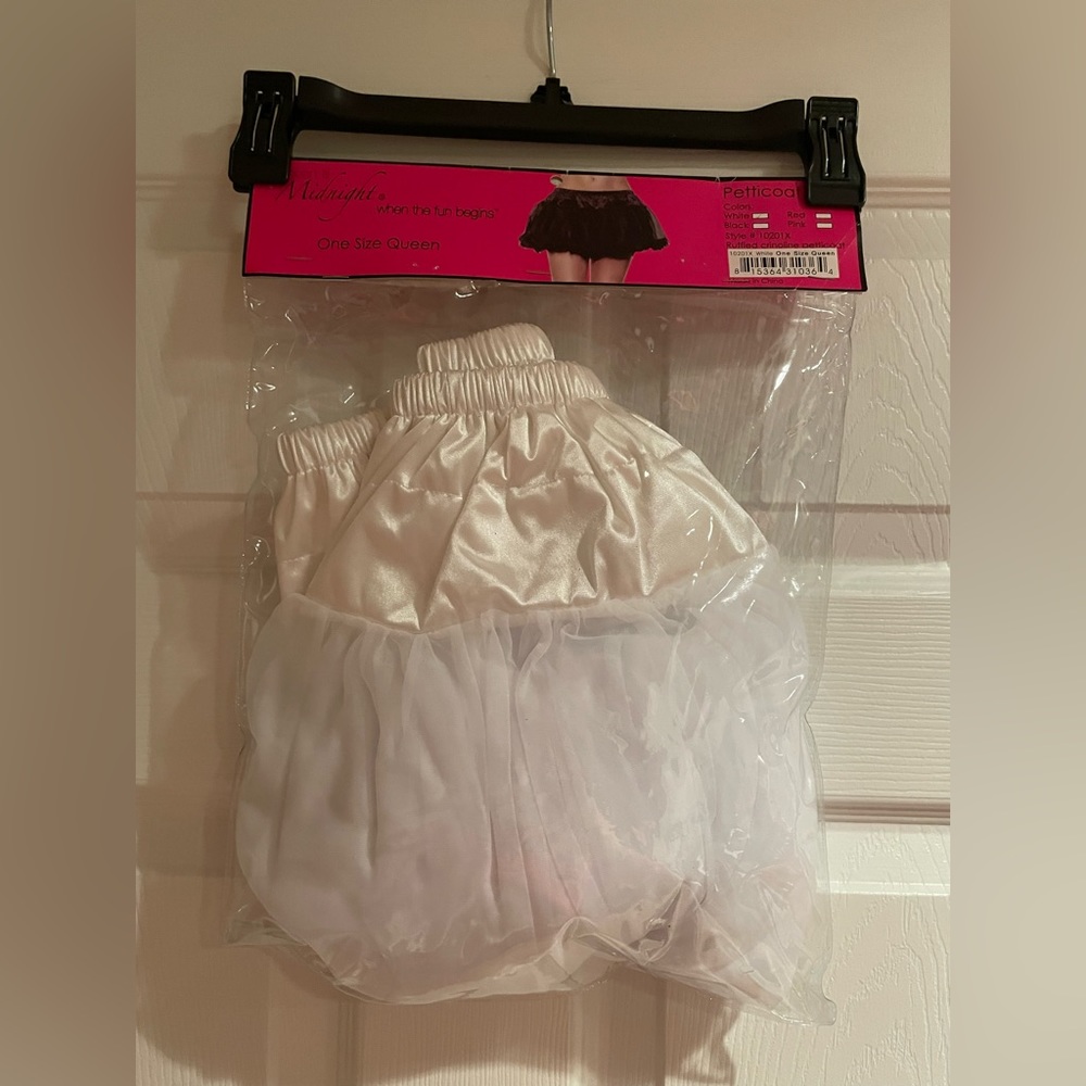 Seven till midnight petticoat. NWT. Size extra large